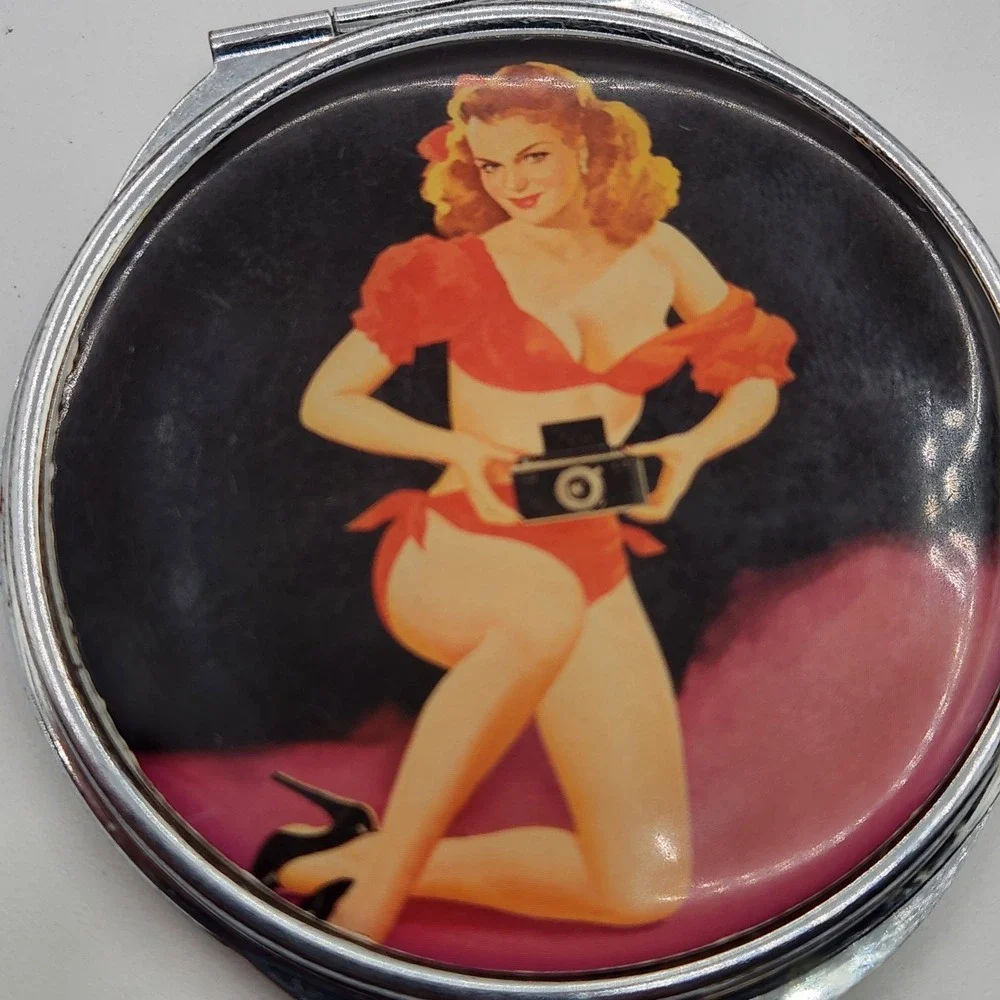 Vtg Pin Up Girl Compact Mirror Camera Art Double Magnification Retro‎